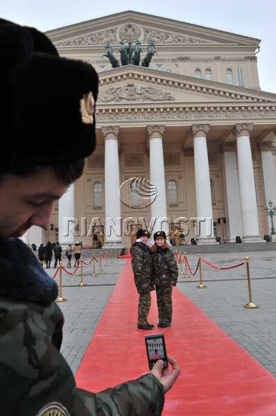 Красная дорожка и золотые столби